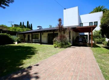 Casa · 237m² · 6 Ambientes · 1 Cochera · Casa en Venta en City Bell