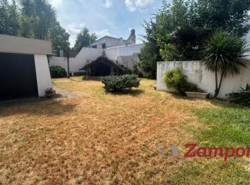 Casa · 150m² · 5 Ambientes · 2 Cocheras · Casa en Venta en Merlo