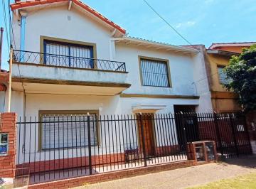 Casa · 163m² · 5 Ambientes · 3 Cocheras · Chalet Multifamiliar Sobre Lote Propio