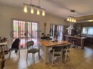 Casa · 116m² · 3 Ambientes · Venta Casa 3 Amb C/cochera - Moron - Apto Credito