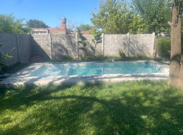 Casa · 56m² · 3 Ambientes · 1 Cochera · Casa en Roldan con Pileta