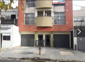 Departamento de 2 ambientes, Lanús · Departamento de 2 Ambientes en Planta Baja, con Dos Patios.