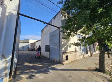 Bodega-Galpón · 417m² · 5 Ambientes · 5 Cocheras · Galpón Mas Local Comercial en Venta Av Alem