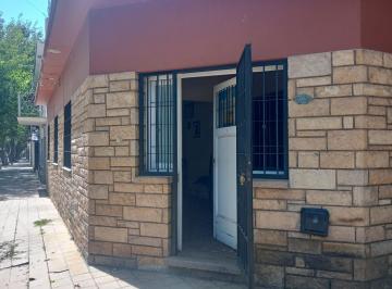 Casa · 108m² · 3 Ambientes · 1 Cochera · Casa en La 4° Sección