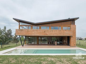 Casa · 334m² · 6 Ambientes · 2 Cocheras · Venta / Permuta - Casa 3 Dorm. en Vida Barrio Cerrado, Funes.