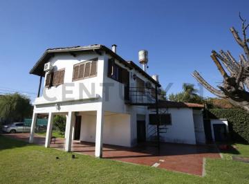 Casa · 120m² · 5 Ambientes · 3 Cocheras · Casa 4 Dorm. a La Venta Gonnet Amplio Terreno