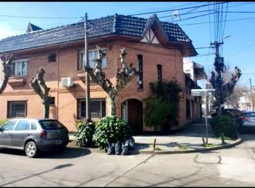 Casa · 176m² · 5 Ambientes · Casa Chalet en Venta en Haedo, Morón, G. B. a. Zona Oeste