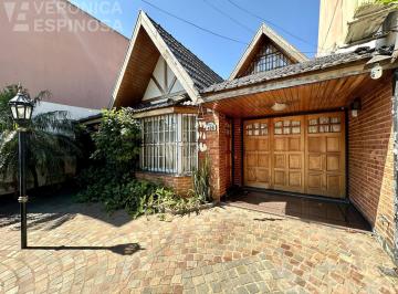 Casa · 215m² · 4 Ambientes · 2 Cocheras · Casa en Haedo Sur 4 Ambientes Venta