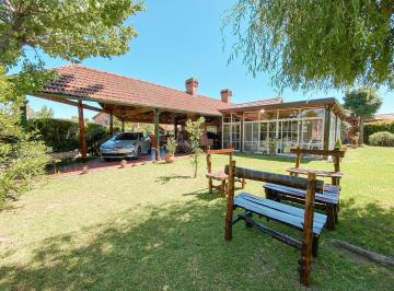 Casa · 200m² · 5 Ambientes · 3 Cocheras · Casa a La Venta Campos de Echeverria - Digna de Ver!