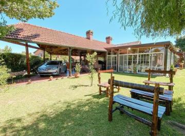 Casa · 200m² · 5 Ambientes · 3 Cocheras · Casa a La Venta Campos de Echeverria - Digna de Ver!