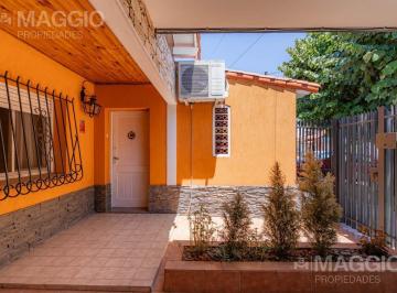 Casa · 121m² · 3 Ambientes · 1 Cochera · Venta Casa en Villa Luzuriaga