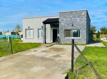 Casa · 115m² · 5 Ambientes · 3 Cocheras · Alquiler Laguna Azul