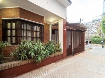 Casa · 206m² · 5 Ambientes · 1 Cochera · Casa de 5 Amb C/coch, Pileta, Quincho C/ Parrilla, Jardín,3 Baños.230 m² Totales. _saavedra_