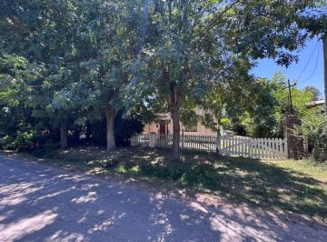 Casa de 3 ambientes, La Plata · Casa Quinta 3 Ambientes a Refaccionar con Amplio Terreno Libre en Venta