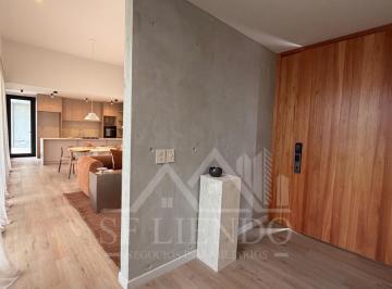 Casa · 203m² · 6 Ambientes · 2 Cocheras · Hermosa Casa en Venta en Casoria, Villa Allende Golf a Estrenar!