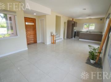 Casa · 143m² · 4 Ambientes · 1 Cochera · Venta de Casa 4 Ambientes en Guillermo E Hudson