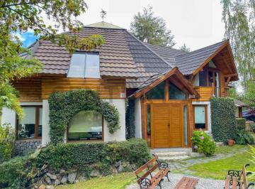 Casa · 259m² · 9 Ambientes · 2 Cocheras · Venta Casa Villa La Angostura