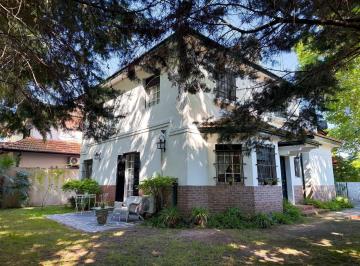 Casa · 290m² · 5 Ambientes · 1 Cochera · Casa en Venta, 2 Plantas, 3 Dorm., con Jardín - Acassuso, San Isidro