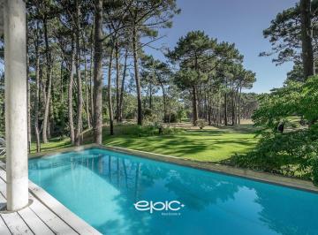 Casa · 260m² · 5 Ambientes · 1 Cochera · Casa Cariló Golf Venta - Permuta