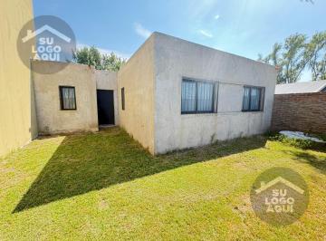 Casa · 60m² · 3 Ambientes · 1 Cochera · Venta Casa Roldan 2 Dorm.