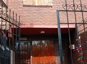 Casa de 3 ambientes, San Bernardo · Duplex Al Frente Amoblado con Cochera Cerca de La Plaza Permuta en Berazategui