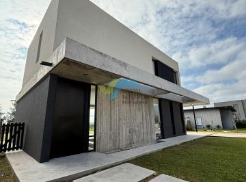 Casa · 190m² · 4 Ambientes · 2 Cocheras · Casa en Venta en San Sebastian - Area 12, San Sebastian, Escobar