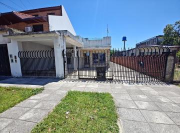 Casa · 118m² · 3 Ambientes · 1 Cochera · Casa en Venta en Isidro Casanova