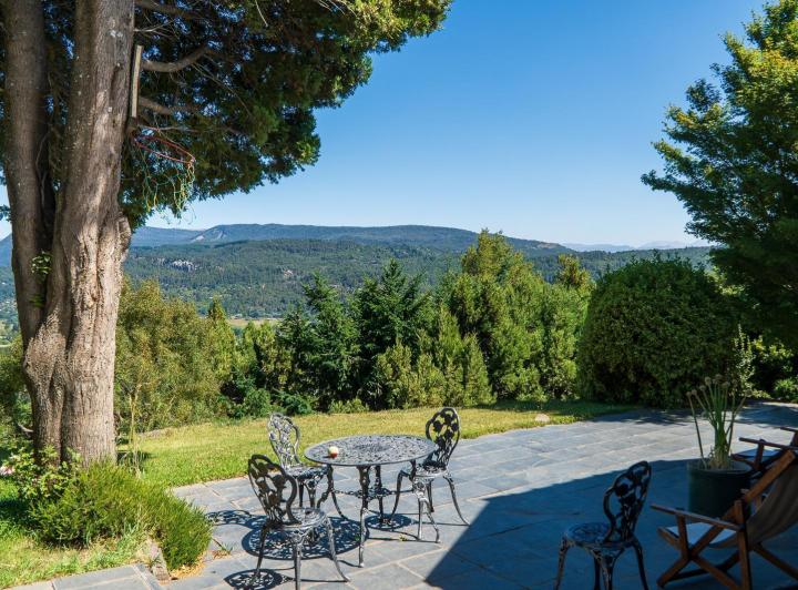 Casa · 280m² · 10 Ambientes · 1 Cochera
