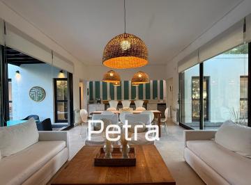 Casa · 151m² · 5 Ambientes · Casa en Venta en Costa Esmeralda. 4 Habitaciones y Gas Natural