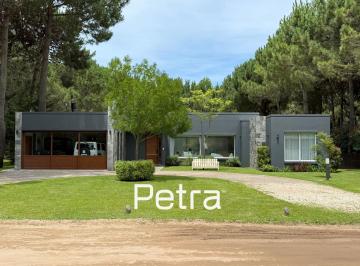 Casa · 267m² · 5 Ambientes · 2 Cocheras · Casa en Venta en Pinamar. Barrio La Herradura