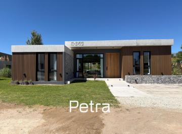 Casa · 218m² · 5 Ambientes · 1 Cochera · Casa en Venta en Costa Esmeralda, Barrio Ecuestre