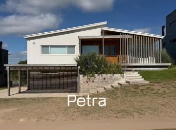 Casa · 202m² · 5 Ambientes · 1 Cochera · Casa en Venta en Costa Esmeralda