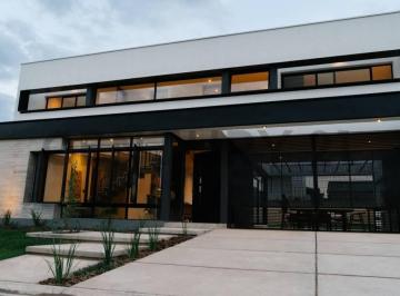 Casa · 234m² · 6 Ambientes · 1 Cochera · Casa Griza - Activo Inmobiliario Premium en Barrio Gran Boedo | Lujan de Cuyo