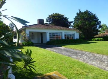 Casa · 210m² · 5 Ambientes · 1 Cochera · Av del Libertador, Pinamar, Partido de Pinamar.