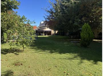 Casa · 1080m² · 7 Ambientes · 2 Cocheras · Casa en Venta de 4 Dorm. con Gran Jardin en Escobar