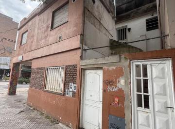 Casa · 100m² · 3 Ambientes · Catamarca y Callao. Dos Dorm.. Terraza.