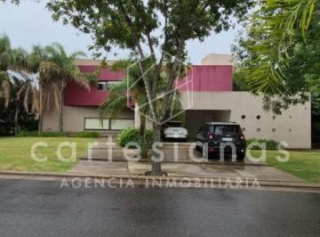 Casa · 375m² · 8 Ambientes · 2 Cocheras · Cañuelas Country Casa de 3 Dorm + Dep de Serv