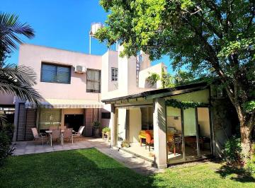 Casa · 180m² · 6 Ambientes · 2 Cocheras · Casa Tipo Chalet 3 Dorm, Jardin, Pileta Cochera.