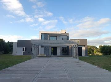 Casa · 306m² · 6 Ambientes · Casa en Venta en Costa Esmeralda, Golf 2
