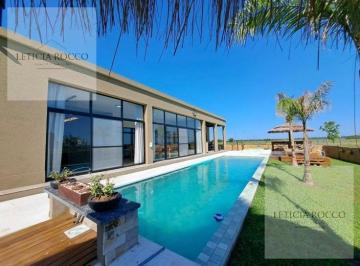 Casa · 210m² · 4 Ambientes · 2 Cocheras · Moderna Casa Barrio Privado Las Calandrias