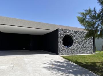 Casa · 35m² · 4 Ambientes · 6 Cocheras · Casa en El Naudir