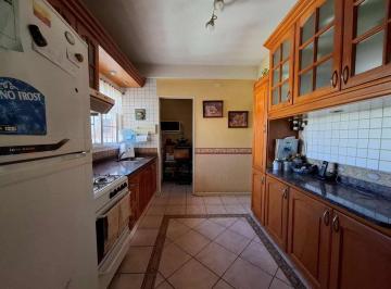 Departamento · 95m² · 4 Ambientes · 1 Cochera · Venta en Lanus 4 Amb C/ Cohera