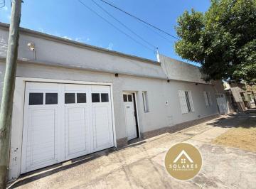 Casa de 5 ambientes, Esperanza · Casa de 2 Dorm. con Cochera y Patio