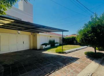 Casa · 580m² · 8 Ambientes · 3 Cocheras · Casa - Cerro de Las Rosas