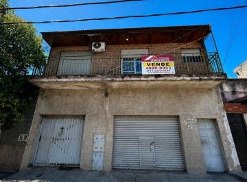 Casa · 300m² · 6 Ambientes · 2 Cocheras · Lote Propio con Tres Unidades – a m de Capital