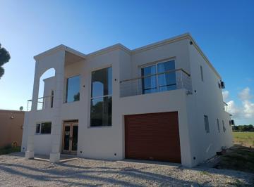 Casa · 227m² · 5 Ambientes · Casa en Venta en Costa Esmeralda, Barrio Ecuestre Fondo a Cancha de Polo