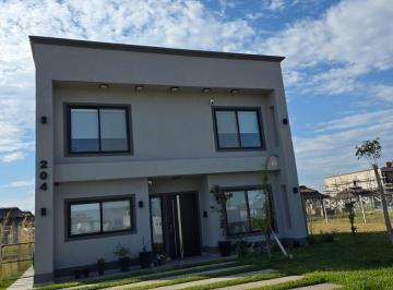 Casa · 128m² · 5 Ambientes · Casa en Venta - 3 Dorm. 3 Baños - General Rodríguez