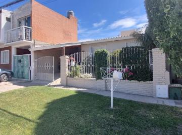 Casa · 69m² · 4 Ambientes · 1 Cochera · Casa en Puerto Madryn