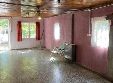Casa de 4 ambientes, Centenario · Venta Casa Centenario 2 Dorm.