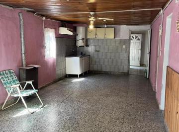 Casa · 70m² · 4 Ambientes · Venta Casa Centenario 2 Dorm.